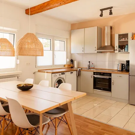Vakantiehuis Gruene Idylle Nahe Hauptbahnhof & Hufeisensee Mit Parkplatz & Terrasse *