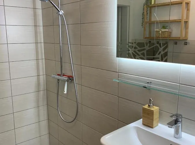 Gruene Idylle Nahe Hauptbahnhof & Hufeisensee Mit Parkplatz & Terrasse * ハレ